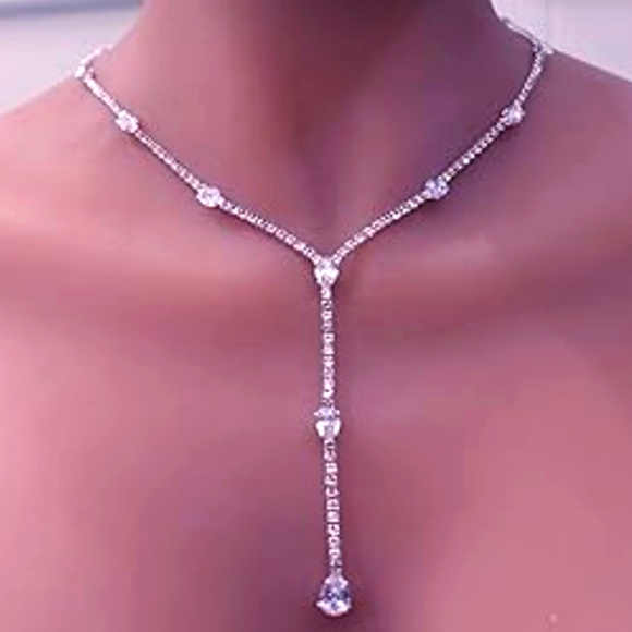 Academy Awards Chic Rhinestone Diamond Necklace NWT - Picture 1 of 4